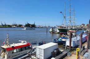 Hamburger Hafen mit untypischem Wetter ;-)