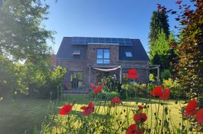 Gartenansicht zur Luxuswohnung.